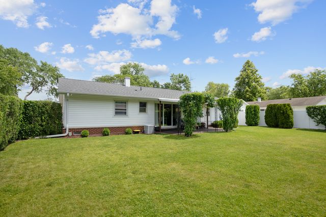 1116 Maple Lane, Elk Grove Village, IL 60007