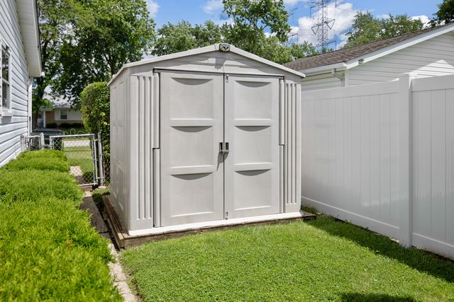 1116 Maple Lane, Elk Grove Village, IL 60007