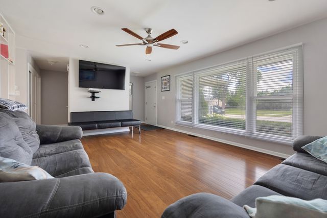 1116 Maple Lane, Elk Grove Village, IL 60007