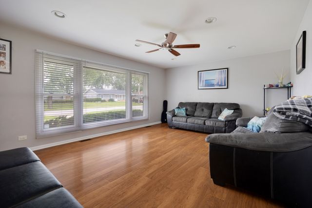 1116 Maple Lane, Elk Grove Village, IL 60007