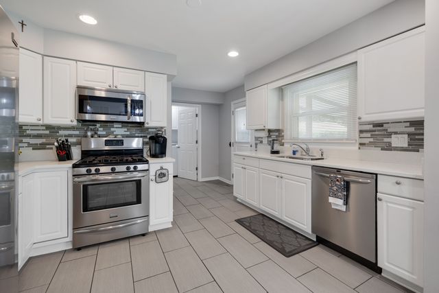 1116 Maple Lane, Elk Grove Village, IL 60007