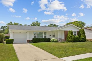 1116 Maple Lane, Elk Grove Village, IL 60007