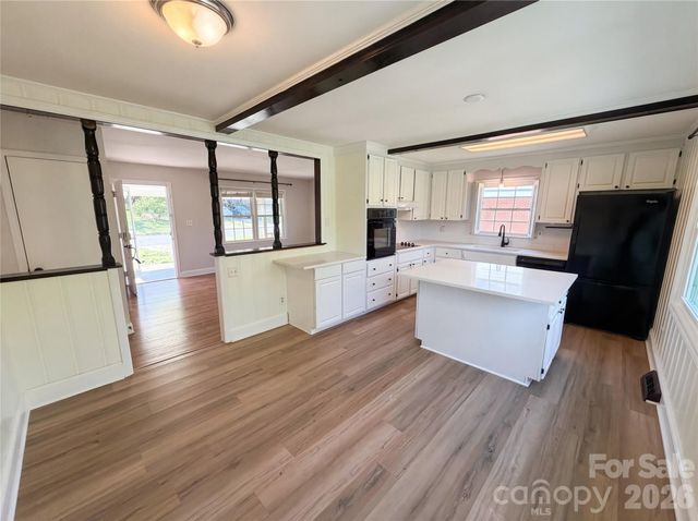 6621 Starcrest Drive, Charlotte, NC 28210