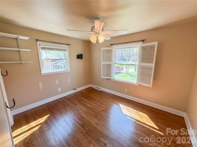 6621 Starcrest Drive, Charlotte, NC 28210