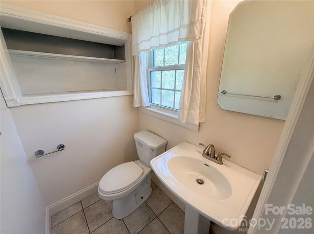 6621 Starcrest Drive, Charlotte, NC 28210