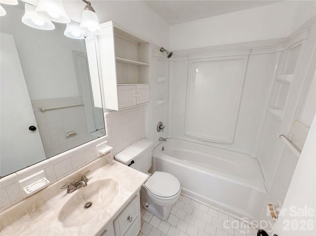 6621 Starcrest Drive, Charlotte, NC 28210