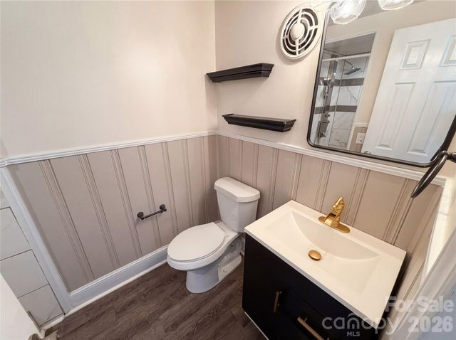 6621 Starcrest Drive, Charlotte, NC 28210