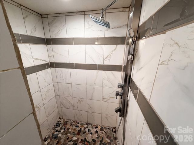 6621 Starcrest Drive, Charlotte, NC 28210