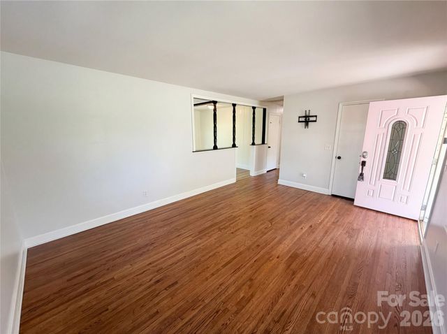 6621 Starcrest Drive, Charlotte, NC 28210