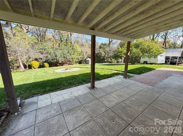 6621 Starcrest Drive, Charlotte, NC 28210