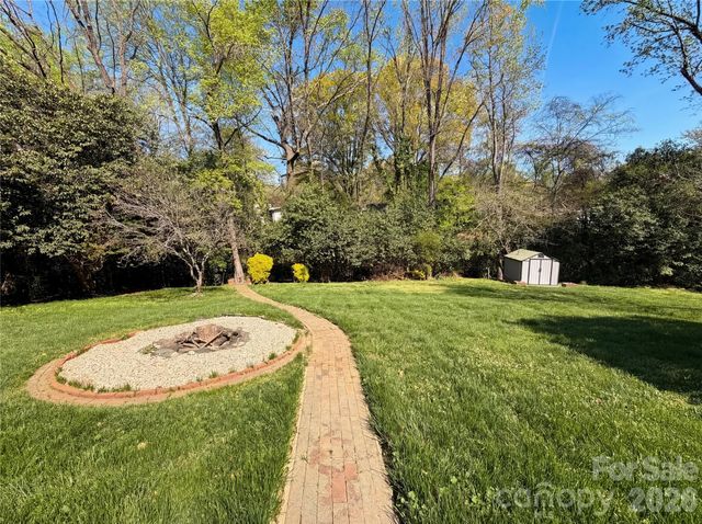 6621 Starcrest Drive, Charlotte, NC 28210