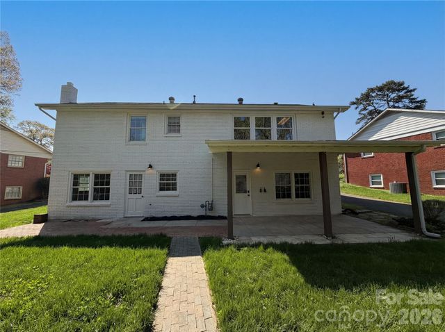 6621 Starcrest Drive, Charlotte, NC 28210