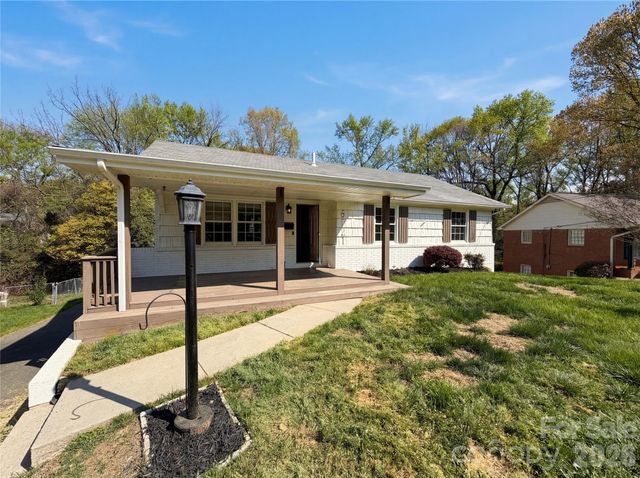 6621 Starcrest Drive, Charlotte, NC 28210