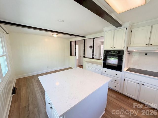 6621 Starcrest Drive, Charlotte, NC 28210