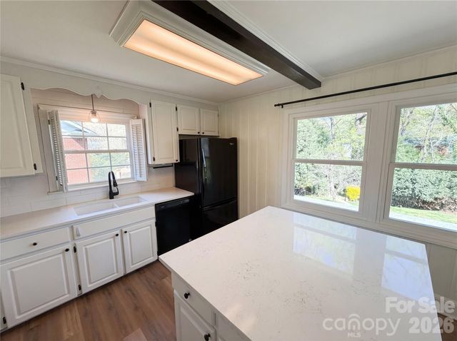 6621 Starcrest Drive, Charlotte, NC 28210