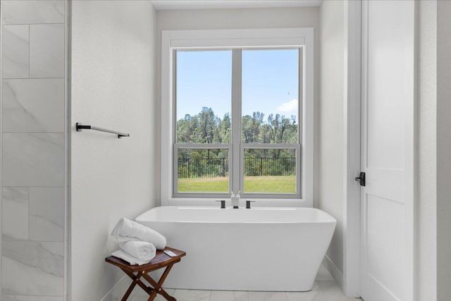 16520 Blarney Lane, Redding, CA 96001