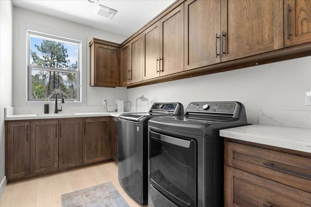 16520 Blarney Lane, Redding, CA 96001