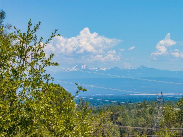 16520 Blarney Lane, Redding, CA 96001