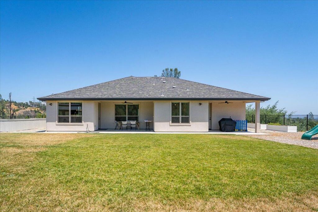 16520 Blarney Lane, Redding, CA 96001