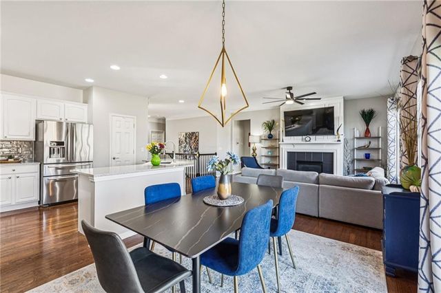 1022 SW Cheshire Drive, Lee's Summit, MO 64083