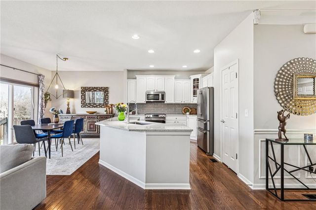 1022 SW Cheshire Drive, Lee's Summit, MO 64083