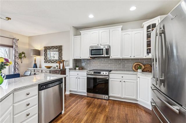 1022 SW Cheshire Drive, Lee's Summit, MO 64083