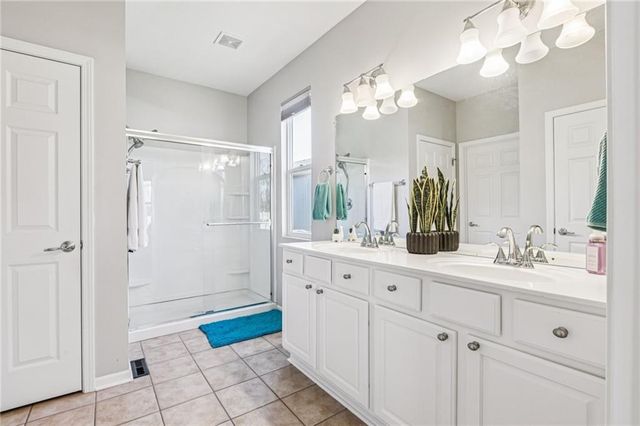 1022 SW Cheshire Drive, Lee's Summit, MO 64083