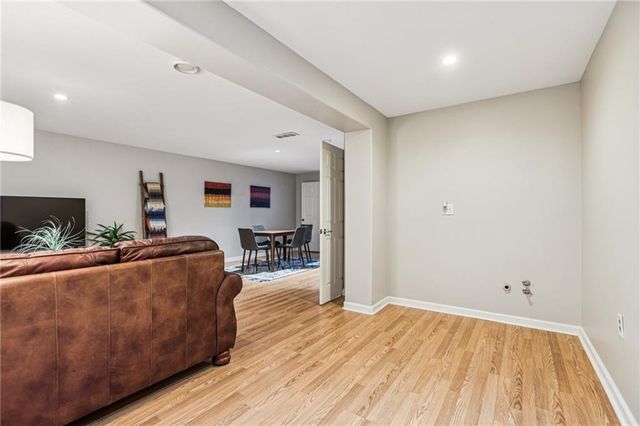 1022 SW Cheshire Drive, Lee's Summit, MO 64083