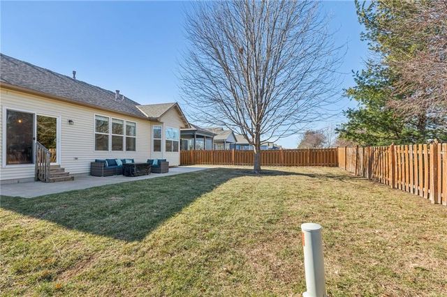 1022 SW Cheshire Drive, Lee's Summit, MO 64083