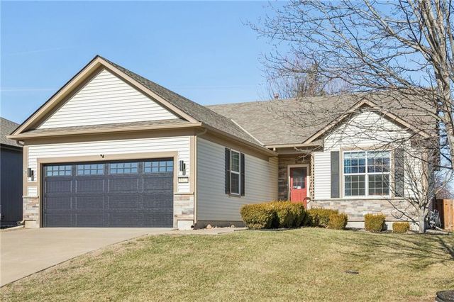 1022 SW Cheshire Drive, Lee's Summit, MO 64083