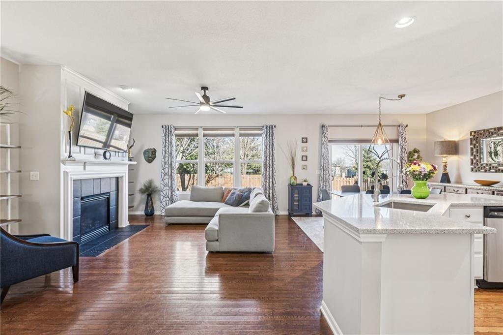 1022 SW Cheshire Drive, Lee's Summit, MO 64083