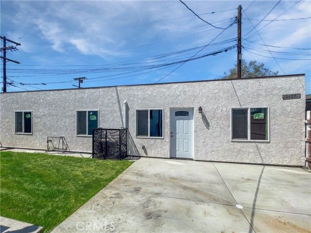 10405 S Hoover Street, Los Angeles, CA 90044