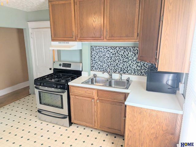 1811 S 16th Street, Lincoln, NE 68502