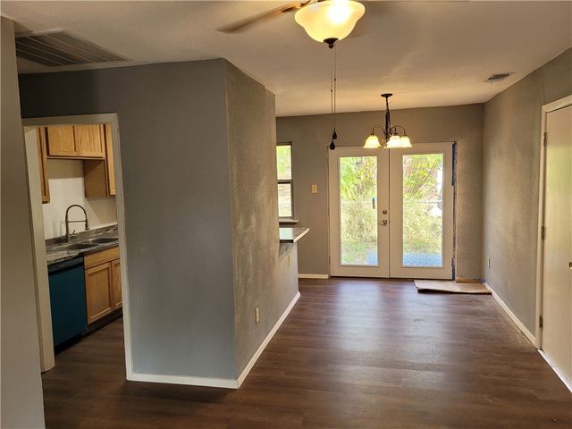 900 E 3rd St, Sinton, TX 78387