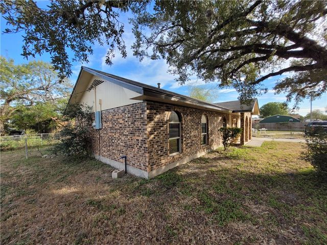 900 E 3rd St, Sinton, TX 78387