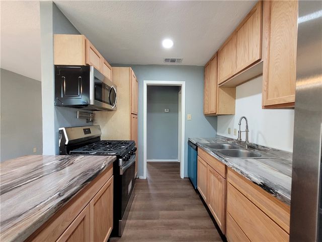 900 E 3rd St, Sinton, TX 78387