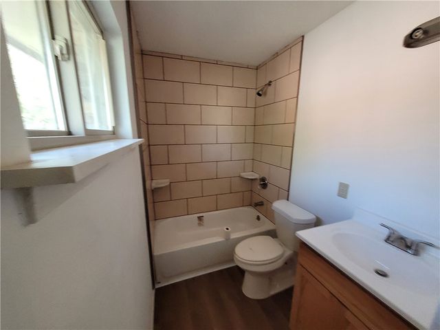 900 E 3rd St, Sinton, TX 78387