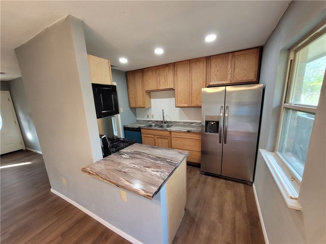 900 E 3rd St, Sinton, TX 78387