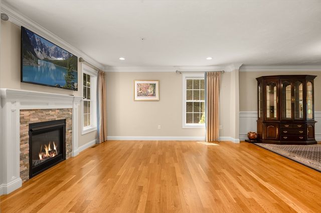 51 Luka Dr 51, Grafton, MA 01519
