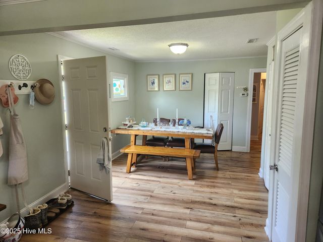 215 S Lee Avenue, Beulaville, NC 28518