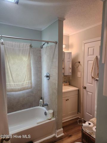 215 S Lee Avenue, Beulaville, NC 28518