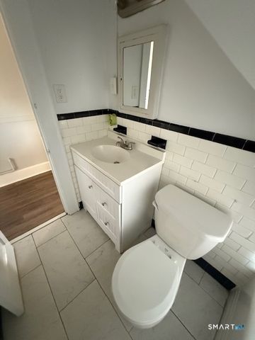 41 Alfred Street 3rd Floor, Bridgeport, CT 06605