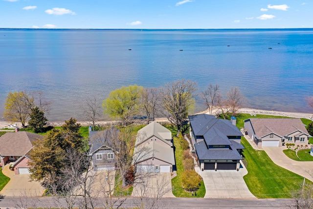 4381 ANAPAULA LANE, Green Bay, WI 54311