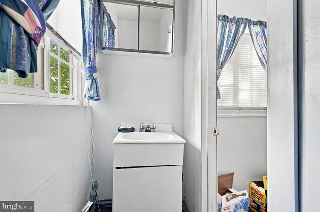 5808 ASHLAND AVE, Philadelphia, PA 19143