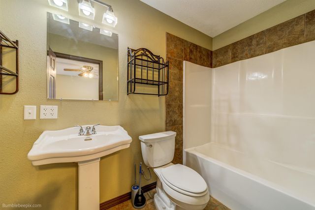 631 N Warren Dr, Newport, WA 99156