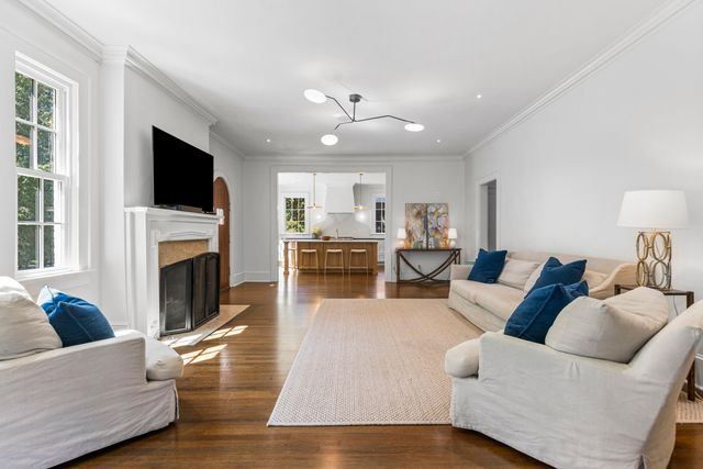 24 Woodburn Rd, Spartanburg, SC 29302