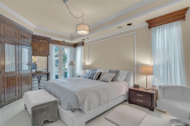 3942 194th Ln, Sunny Isles Beach, FL 33160