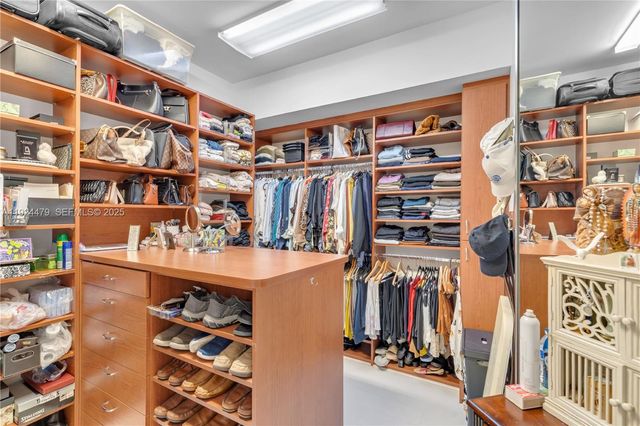 3942 194th Ln, Sunny Isles Beach, FL 33160