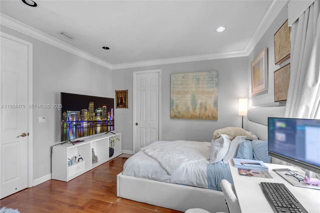 3942 194th Ln, Sunny Isles Beach, FL 33160