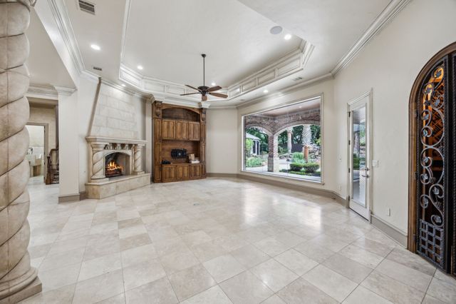 585 N Peytonville Avenue, Southlake, TX 76092